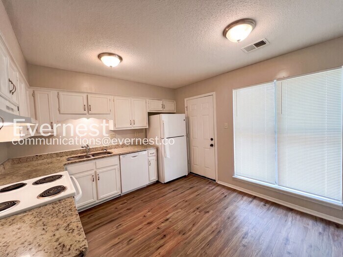 Building Photo - 6420 Sandhurst Rd