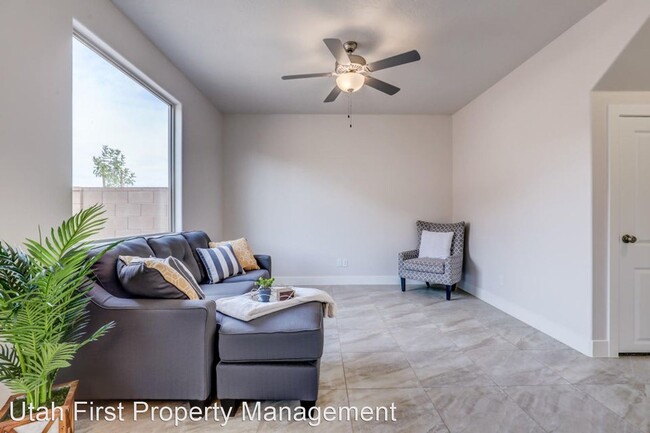 Building Photo - 3 br, 2.5 bath House - 1005 N Tortoise Roc...