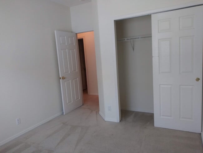 Building Photo - 3 Bdrm 2 BA  1,615 SqFt