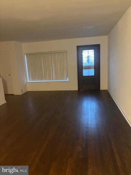 Building Photo - 118 Urell Pl NE