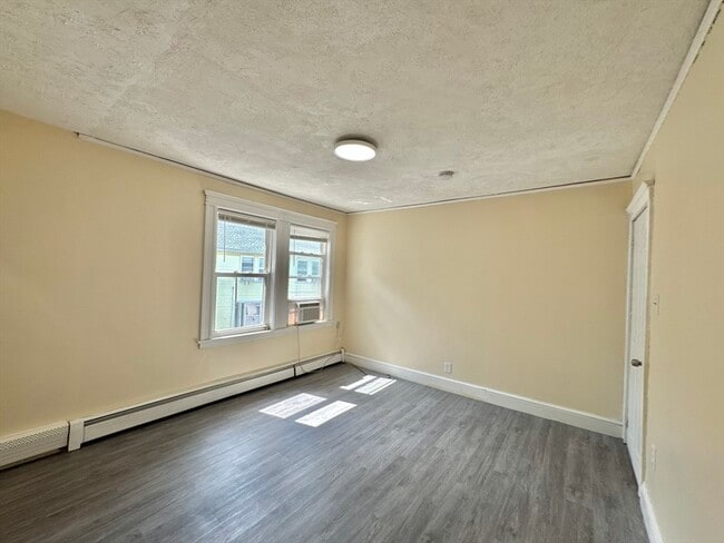 Building Photo - 47 Estes St