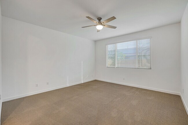 Building Photo - 12881 N 145th Dr