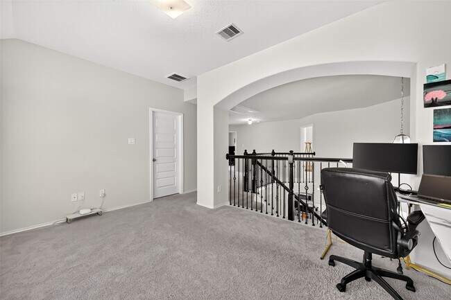 Building Photo - 1601 Darwin Cedar Dr