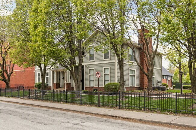 Building Photo - 224 E 13th St