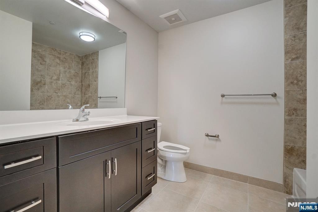 Building Photo - 69 Main St