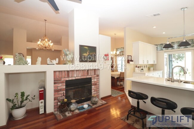 Building Photo - 3 Bed 2 Bath Home With Spacious Back Yard