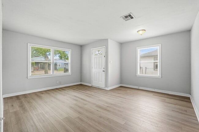 Building Photo - 4953 Bataan Rd