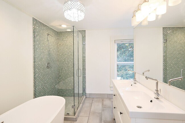 Building Photo - Charming Pet-Friendly Belmont Home With Fenced Yard