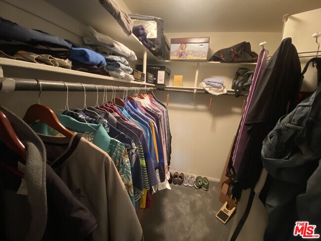 Building Photo - 121 S Hope St