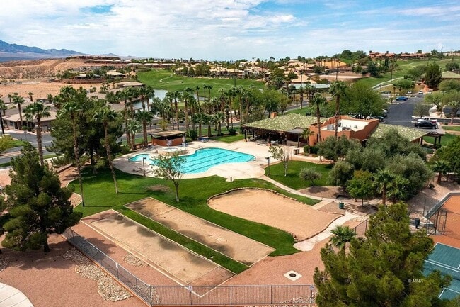 Building Photo - Furnished 3-Bedroom Townhome with Stunning...