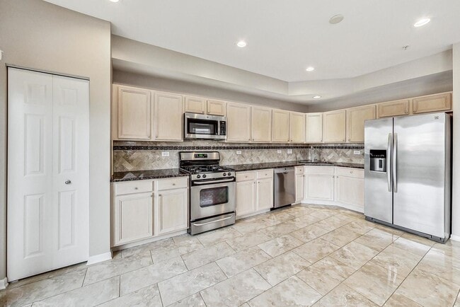 Building Photo - 1686 Buckingham Dr