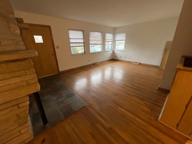 Building Photo - 781-783 S Kellner Rd