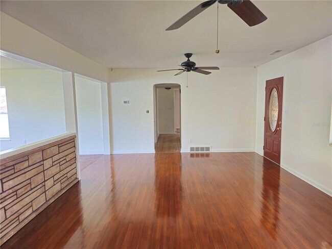 Building Photo - 1369 Whitacre Dr