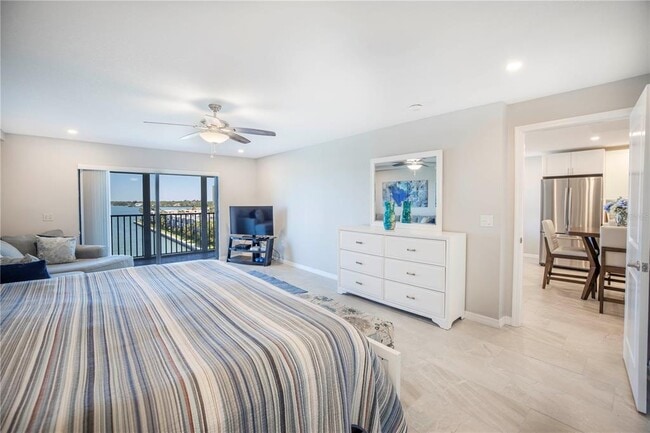 Building Photo - 7300 Sun Island Dr S