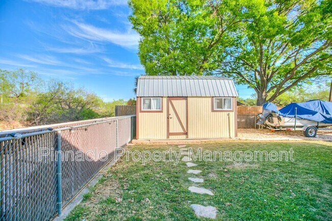 Building Photo - 1510 Loop Dr