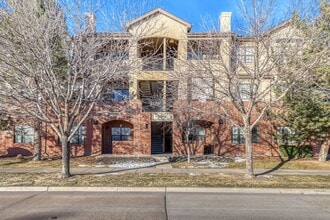 Building Photo - Beautiful Move in Ready- 3rd-floor condo in the heart of Mayfair-Lowry- $500 off 1st months rent!