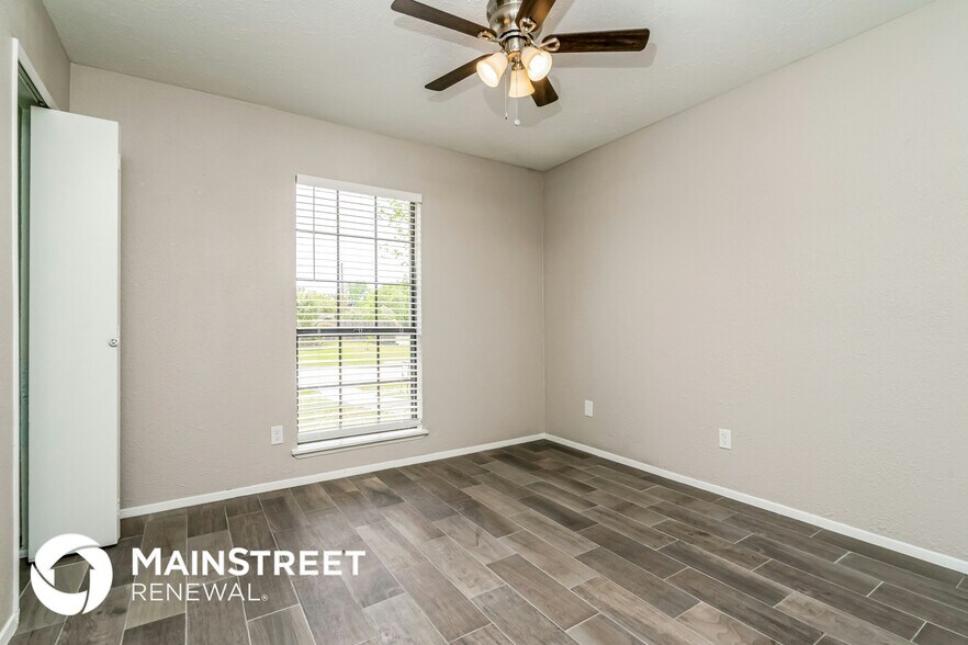 Building Photo - 2101 Chatsworth Rd