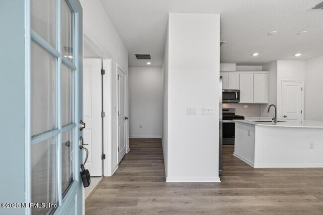 Building Photo - 368 Woods Ln