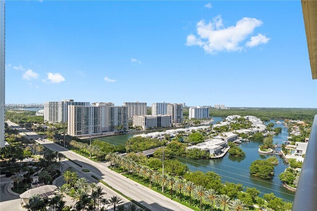 Building Photo - 16275 Collins Ave