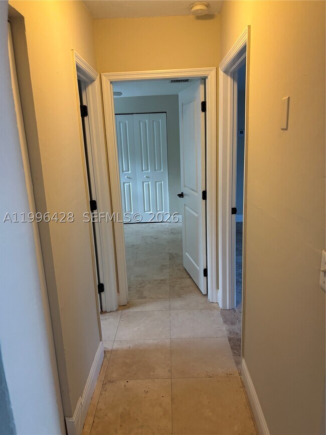 Building Photo - 5116 SW 57th Ave