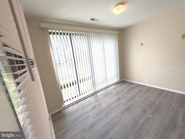 Building Photo - 18131 Chalet Dr