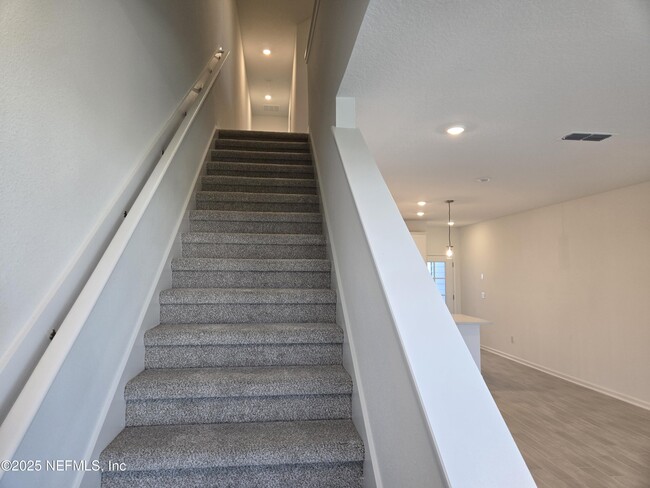 Building Photo - 203 Brandon Lks Dr