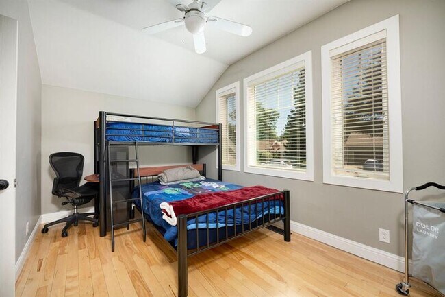 Building Photo - 12422 Homestead Way