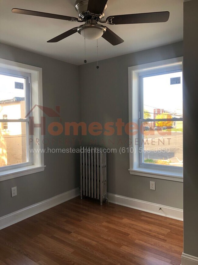 Building Photo - 15 E Elm St