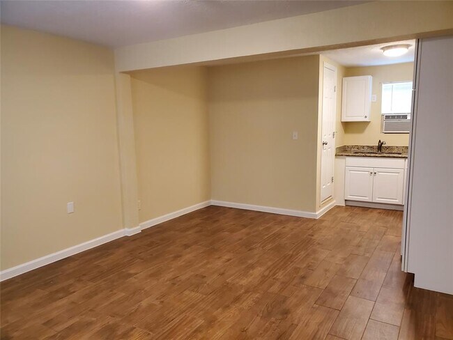 Building Photo - 219 Jackson Ave