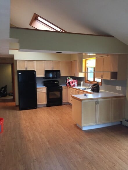 Building Photo - 42 Pond St