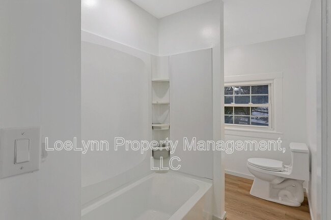 Building Photo - 822 Greene St