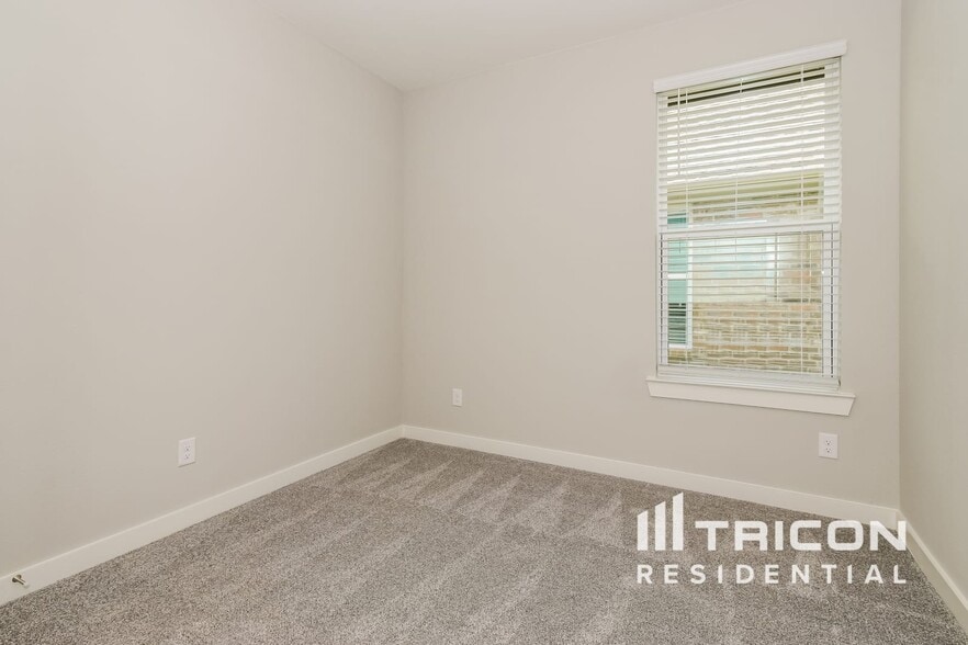 Building Photo - 2589 Dulaney Dr