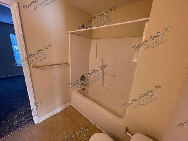 Building Photo - 2256 Sherwood Ave