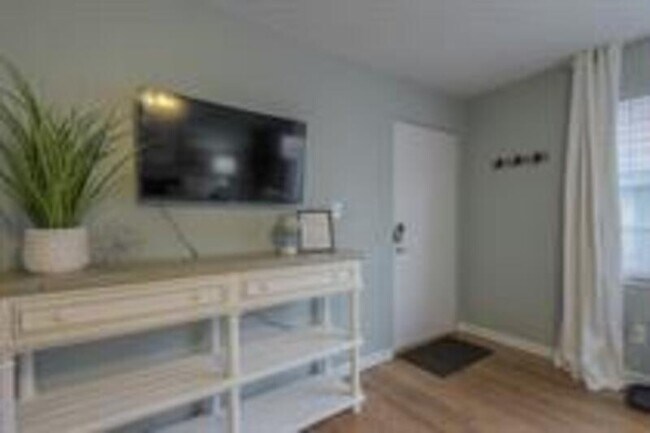 Building Photo - 4108 Clark Ave
