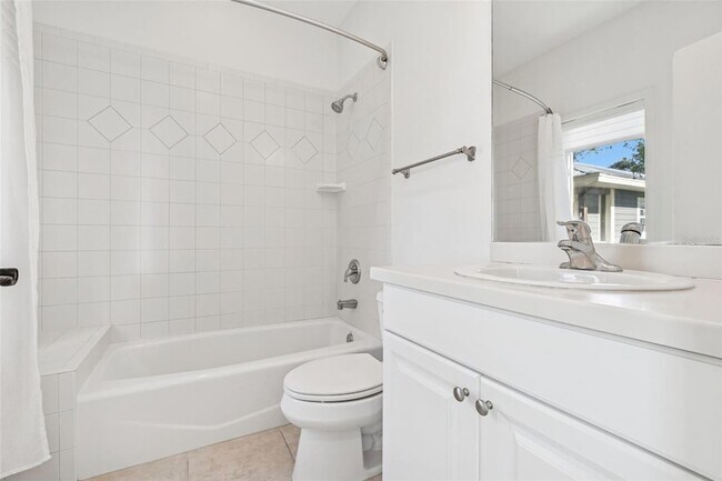 Building Photo - 1685 Laurel St