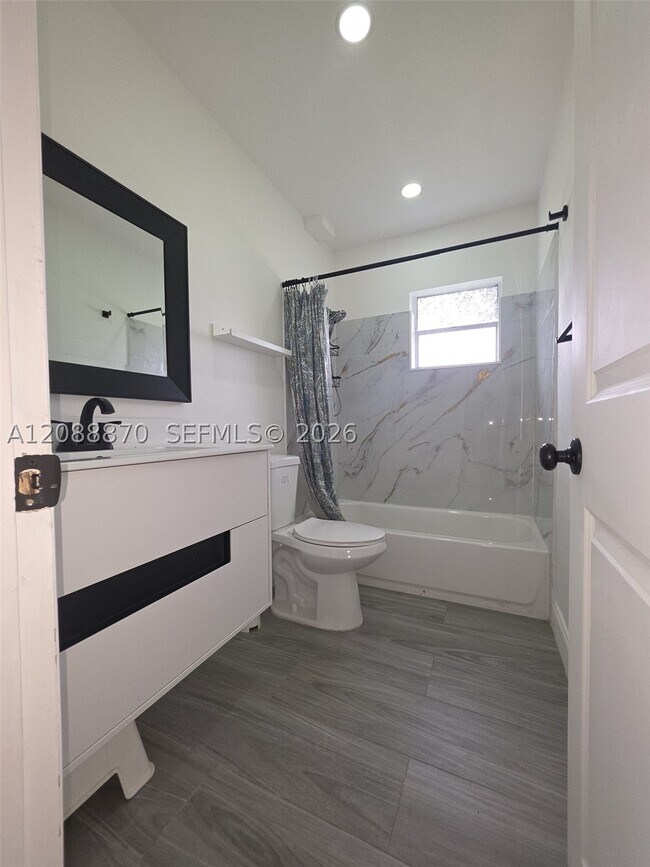 Building Photo - 12811 SW 43rd Dr