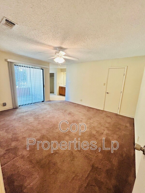 Building Photo - 14810 Ridge Hill Dr