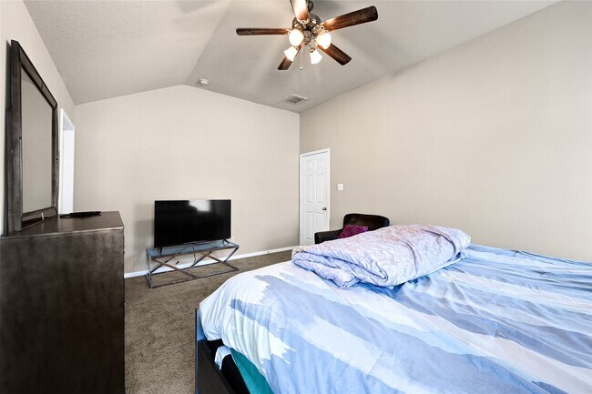 Building Photo - 3007 Apple Dale Dr