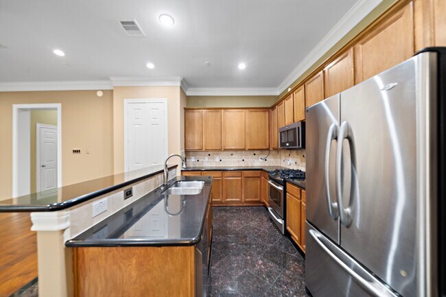 Building Photo - 2927 Clinton Dr