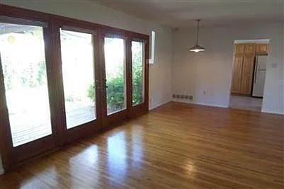 Building Photo - "Welcome Home: Spacious 3-Bedroom Oasis with 2 Full Baths on Dakota St NE!"