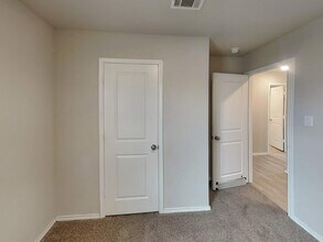 Building Photo - 10511 Varmus Dr