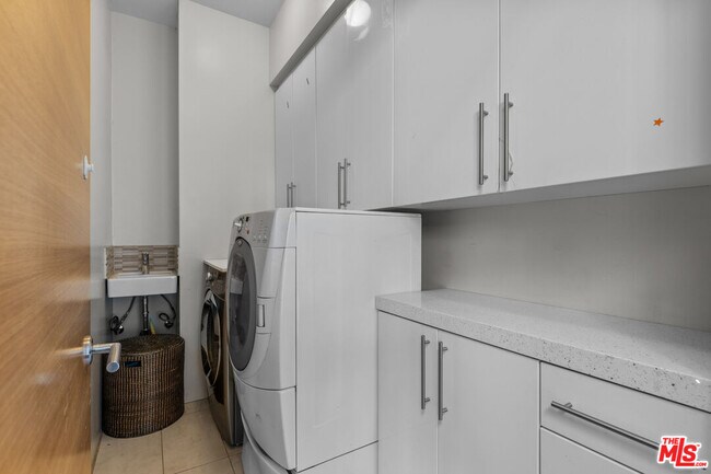 Building Photo - 16424 Marbro Dr