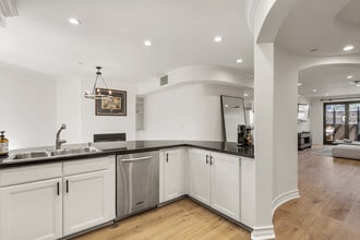 Building Photo - 122 N Clark Dr