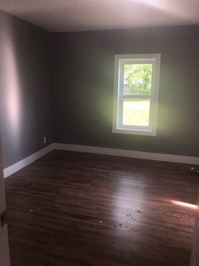 Building Photo - Cute 3 bedroom house in quiet neighborhood!