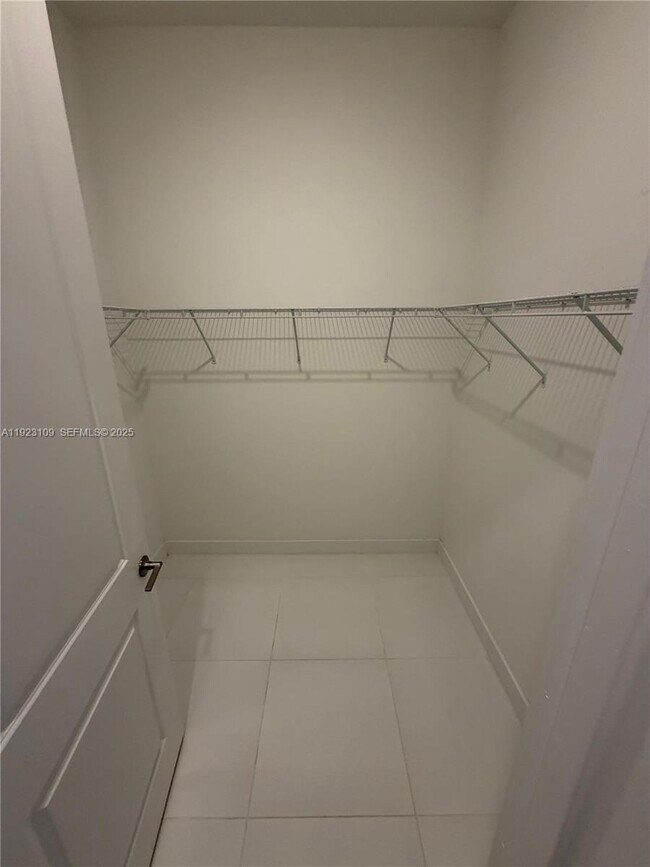 Building Photo - 4398 SW 173rd Ave