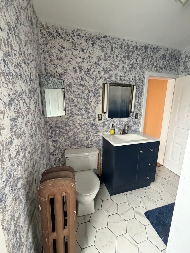 Building Photo - 612 Cherry St