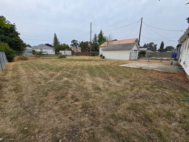 Building Photo - Spokane Valley Home Available Now!