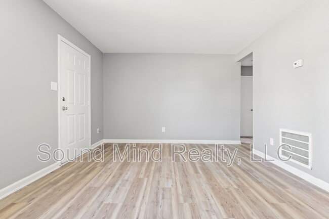 Building Photo - 108 Fox Den Ct