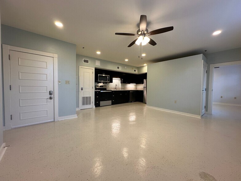 Building Photo - 715 Sherman St