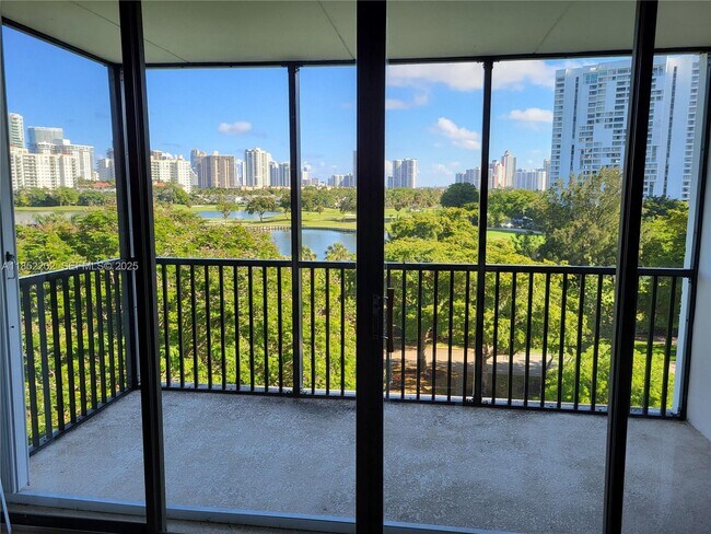 Building Photo - 3475 N Country Club Dr